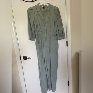 Jumpsuit with zipper and pockets